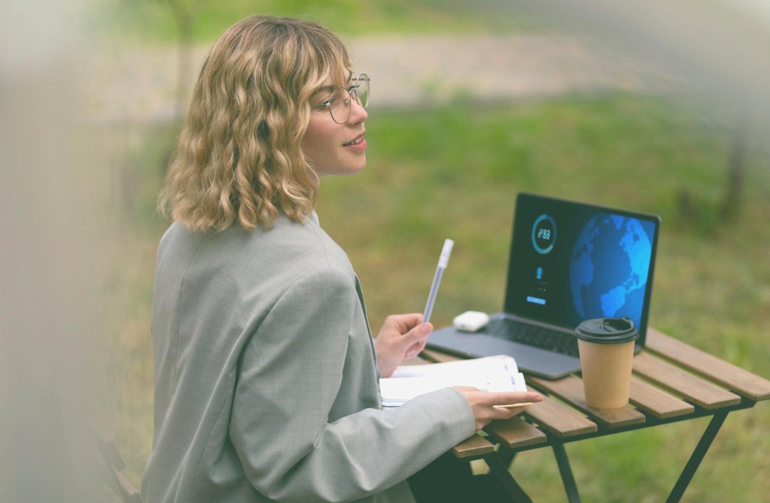 Analisis data trading dengan berbagai grafik performa dan metrik risiko