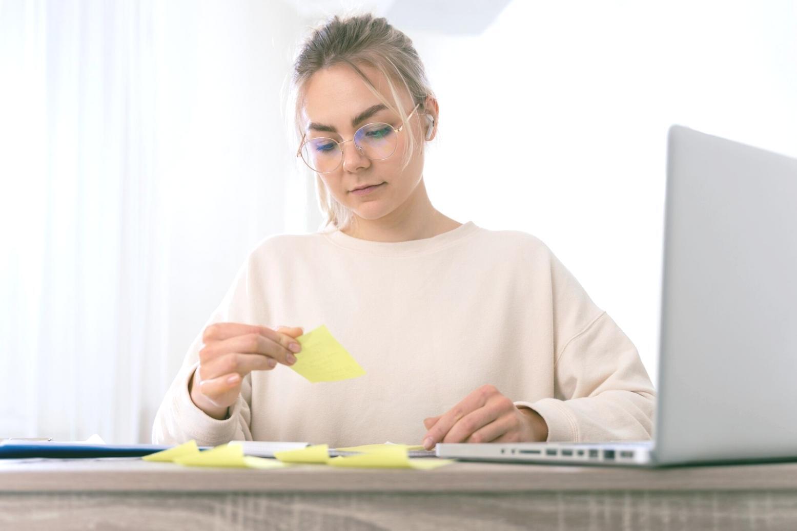 Ilustrasi analisis position sizing dengan data pasar riil dan grafik volatilitas